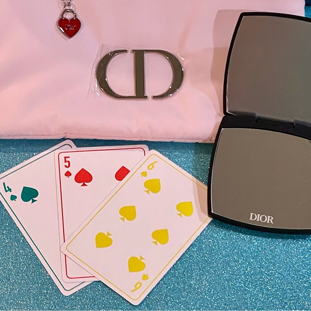 ❤️🔥 6 PIECE SET: Dior❤️pendant + Dior Cosmetic Bag + Dior Mirror + 3 Dior Cards - Picture 8 of 12